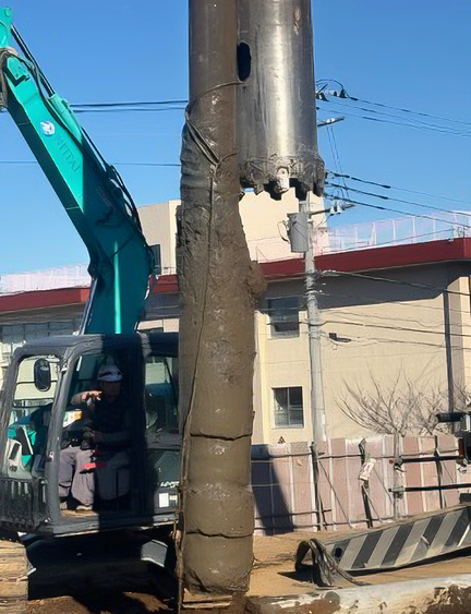 建設現場のショベルカー