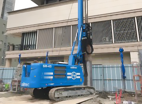 地中障害撤去の施工現場
