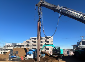 杭撤去工事の施工現場